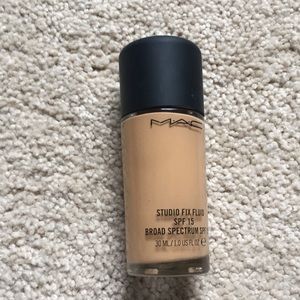 Mac Studio Fix Fluid foundation NC 35
